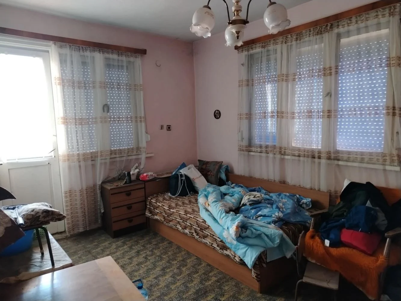 Zweite Etage des Wohngebäudes + Kastenraum im Erdgeschoss + gemauerte Garage + Teil des Grundstücks-0 Zweiter Stock eines Wohngebäudes + Einliegerwohnung im Erdgeschoss + gemauerte Garage + Eigentumsanteil am Grundstück – 0