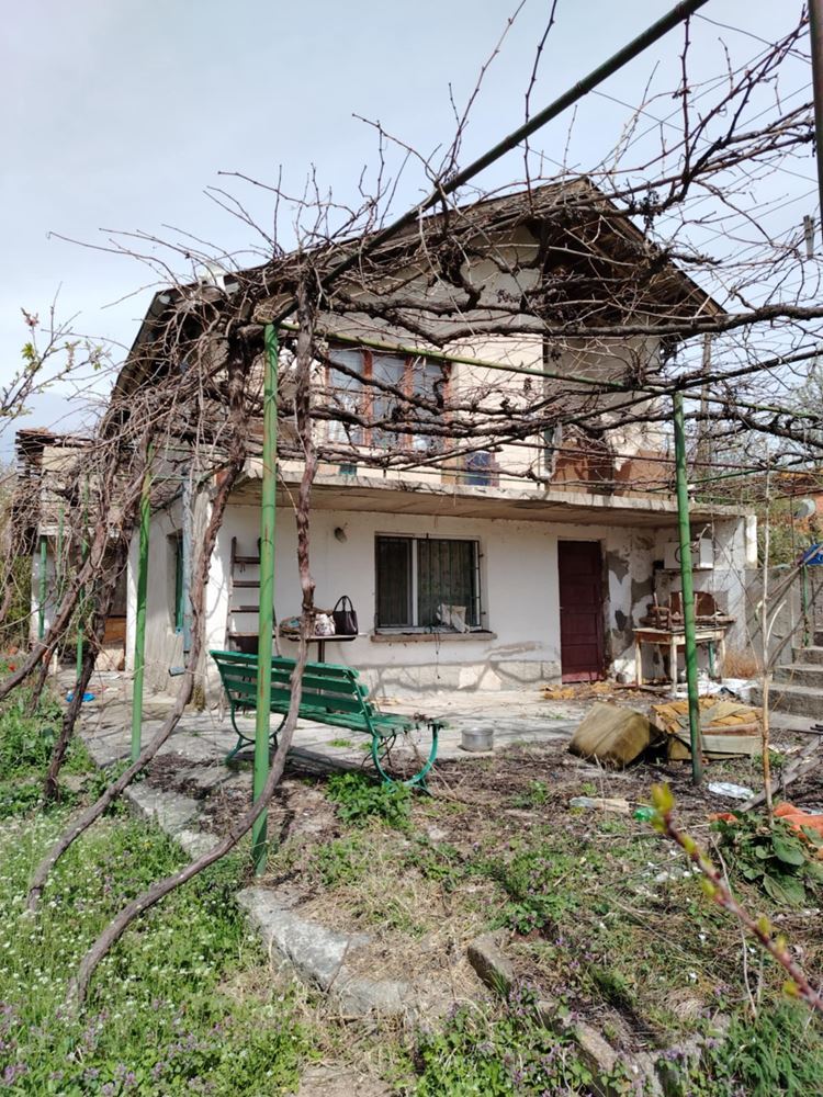 Масивна тухлена вила на два етажа в м. Каменка, асфалтов път - 0
