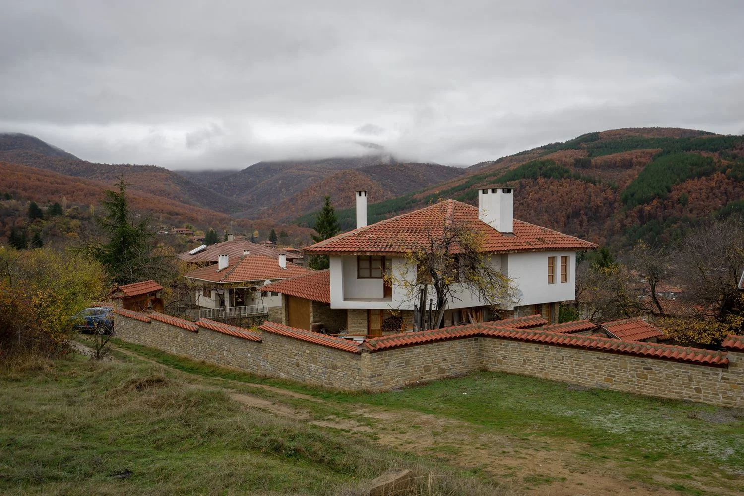 Einzigartige Immobilie im Herzen des Balkangebirges - Haus mit Charakter und Geschichte im Dorf Medven-0 Ein einzigartiges Anwesen im Herzen des Stara-Planina-Gebirges – ein Haus mit Charakter und Geschichte im Dorf Medven – 0