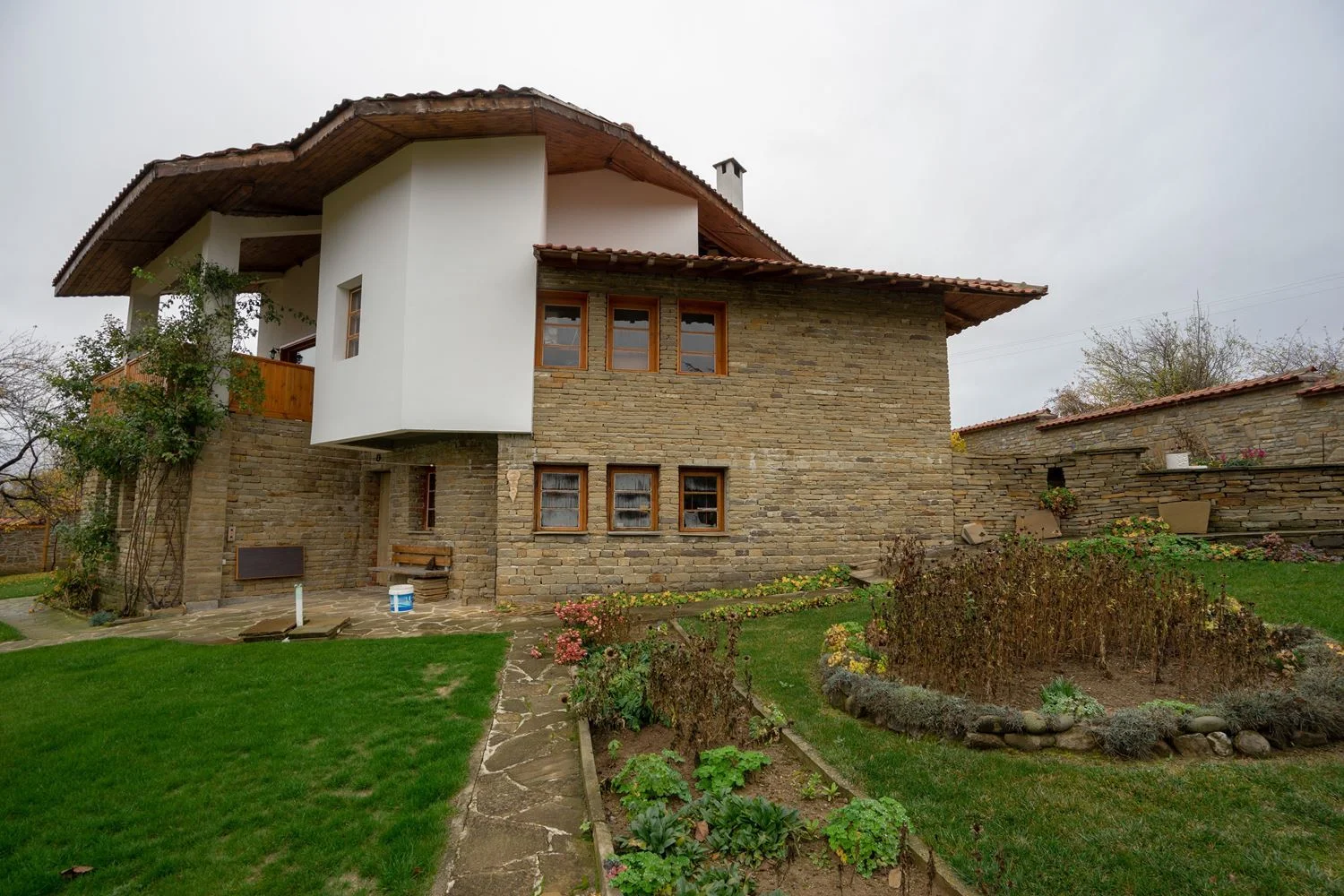 Einzigartige Immobilie im Herzen des Balkangebirges - Haus mit Charakter und Geschichte im Dorf Medven-0 Ein einzigartiges Anwesen im Herzen des Stara-Planina-Gebirges – ein Haus mit Charakter und Geschichte im Dorf Medven – 0