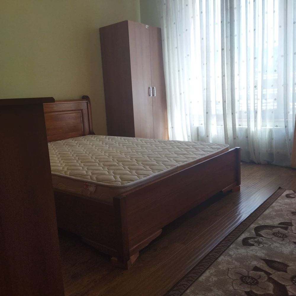 Център, тристаен, обзаведен с паркомясто - 0