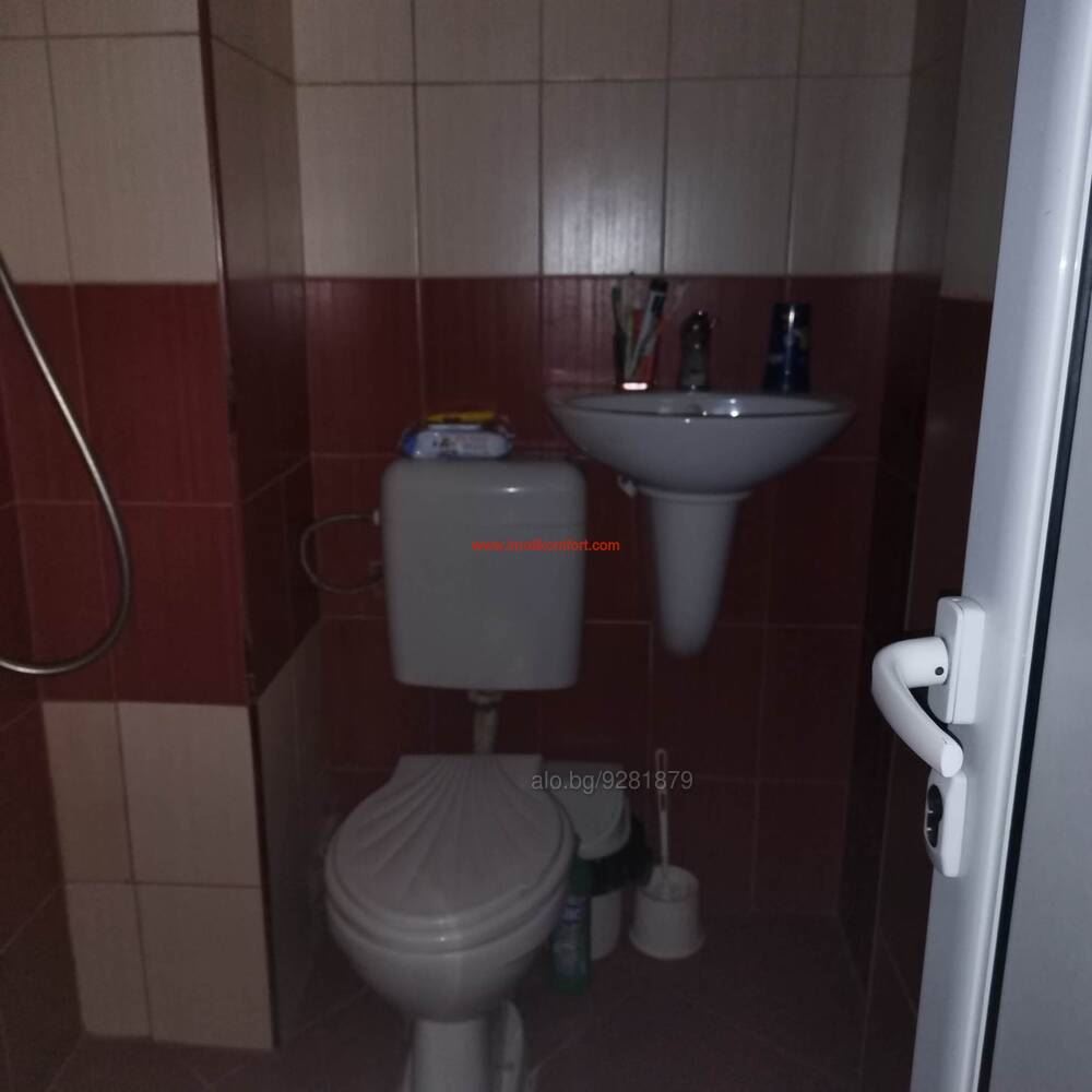 кв. ”ДРУЖБА” - продава двустаен, тухлен апартамент с ТЕЦ, Юг - 0