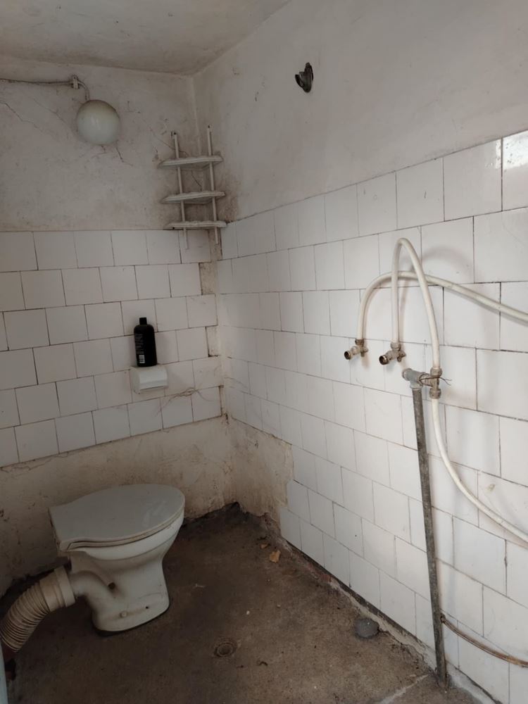 Парцел с къща и допълнителни постройки в кв. Ново село, недалеч от парк Юнак - 0