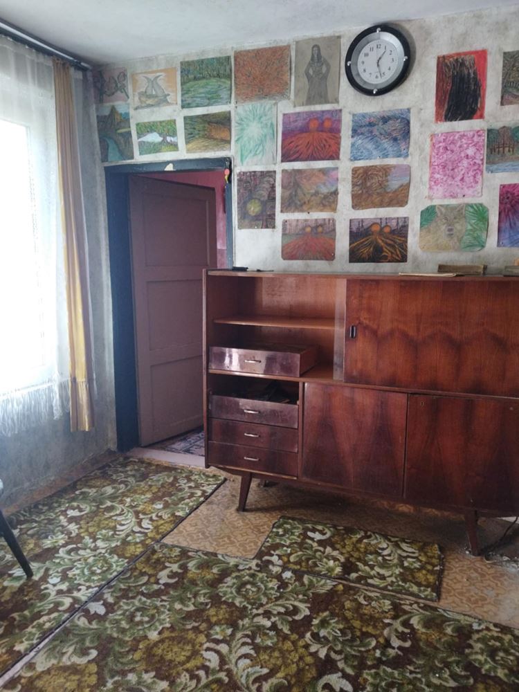 кв. ”КОМЛУКА” - продава тухлена къща с двор - 0