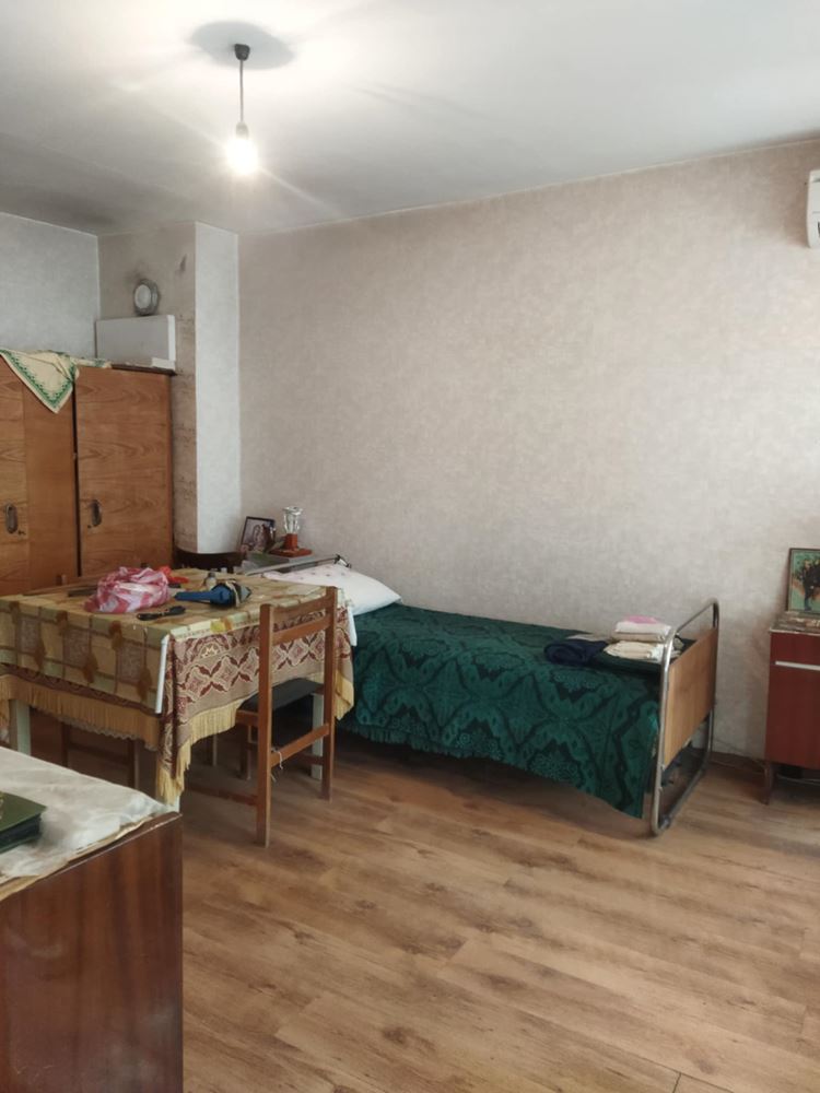 Едностаен апартамент 36 кв.м. в саниран блок с ТЕЦ, кв. Сини Камъни – до училище и супермаркет - 0