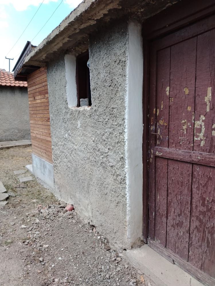 Парцел с къща и допълнителни постройки в кв. Ново село, недалеч от парк Юнак - 0