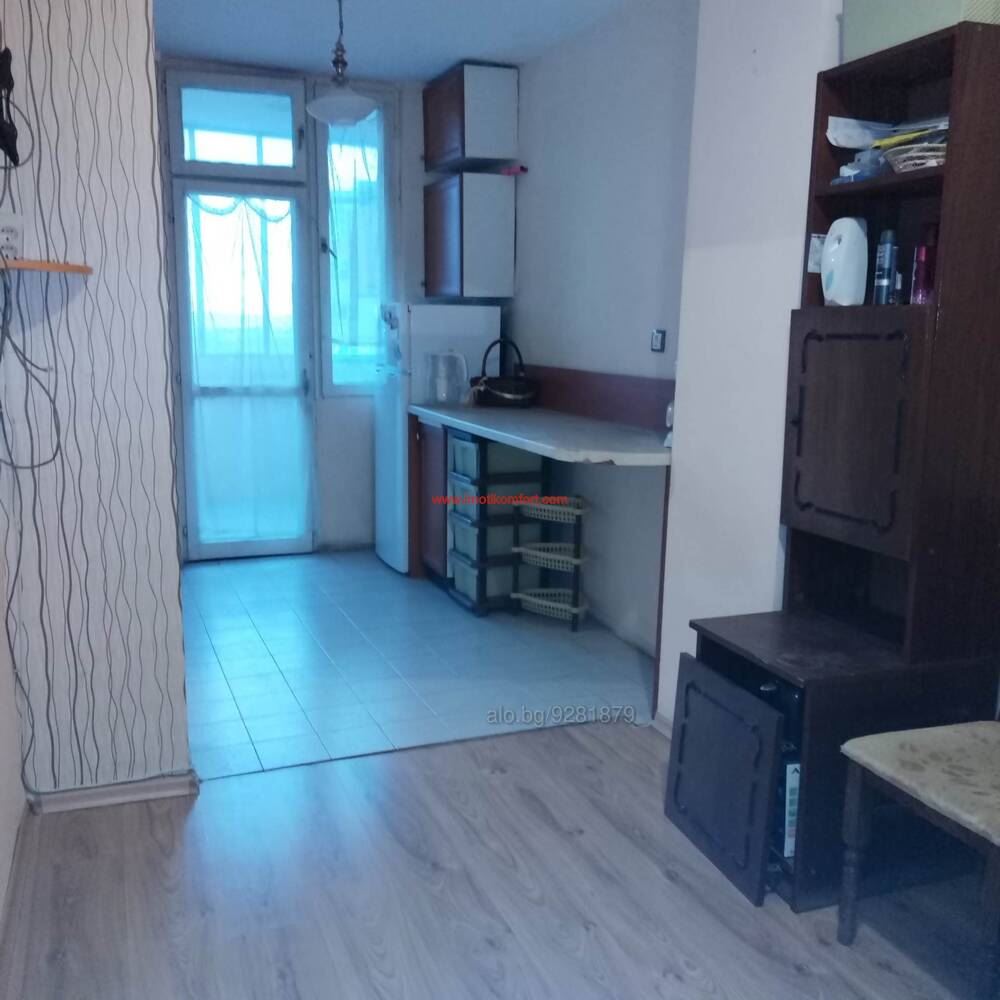 кв. ”ДРУЖБА” - продава двустаен, тухлен апартамент с ТЕЦ, Юг - 0