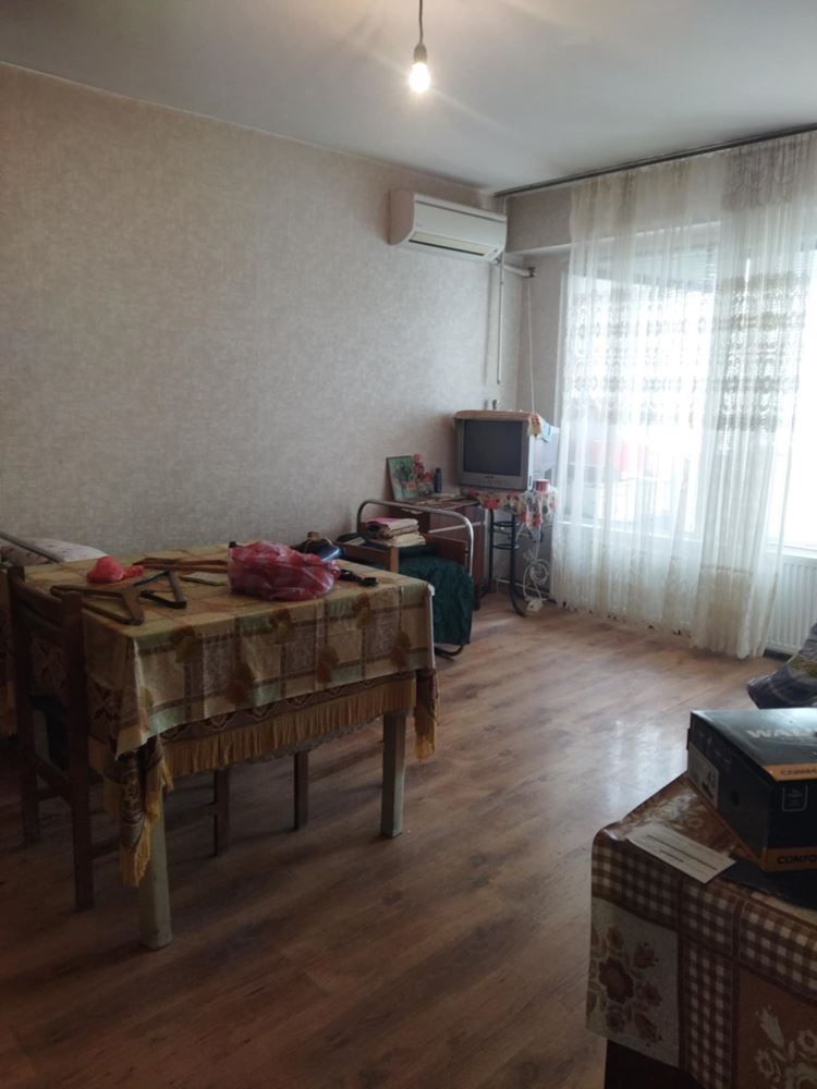 Едностаен апартамент 36 кв.м. в саниран блок с ТЕЦ, кв. Сини Камъни – до училище и супермаркет - 0