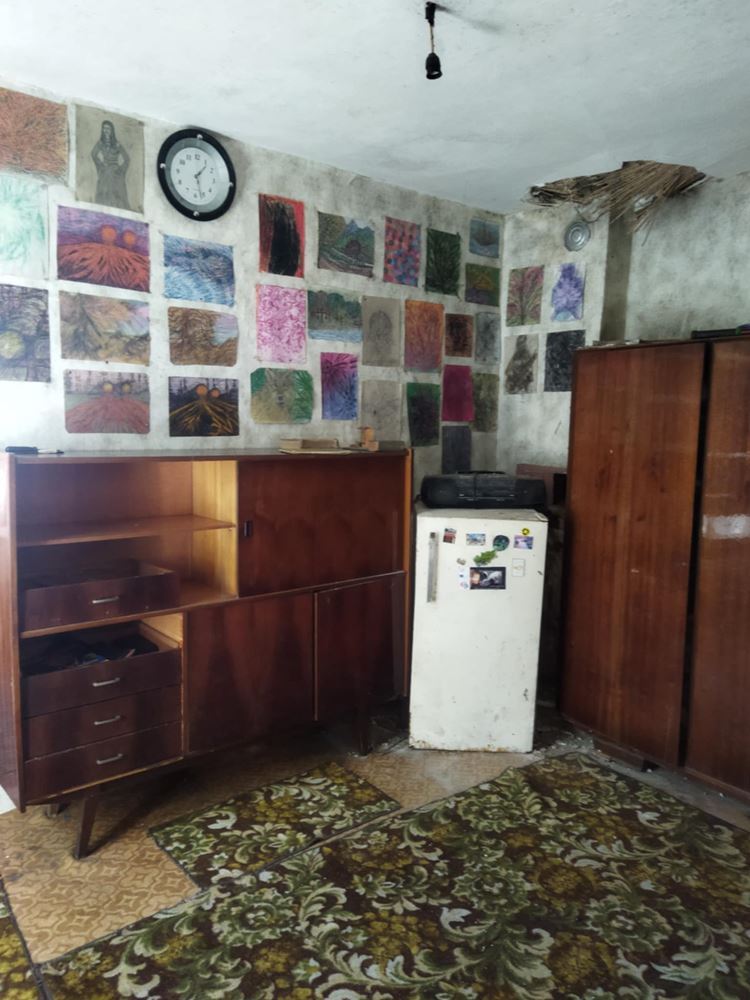 кв. ”КОМЛУКА” - продава тухлена къща с двор - 0