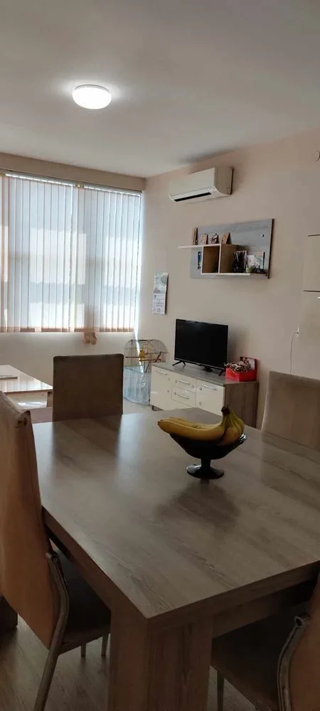 Quartal. ”Druschba” - zu verkaufen ein Schlafzimmer, Backstein-Wohnung, möbliert + angrenzende Land-0 кв. ”Дружба” - продава двустаен, тухлен апартамент, обзаведен + прилежаща земя - 0