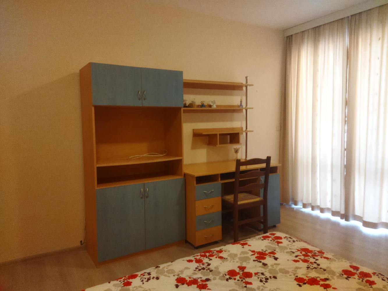 до ЛАРГО - продава обзаведен, тухлен, тристаен, ТЕЦ, нисък етаж, предпочитано изложение - 0
