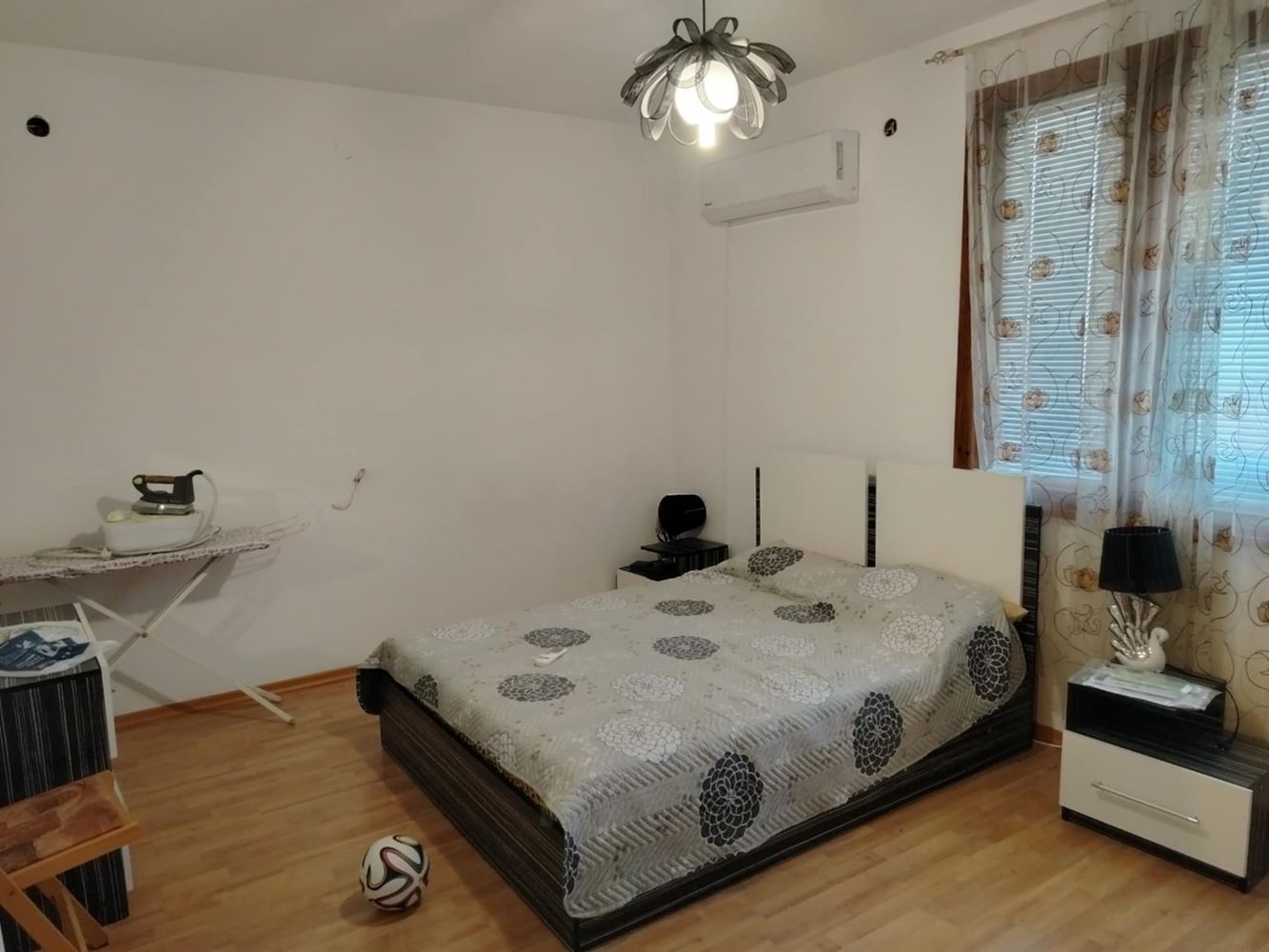 кв. ”НОВО СЕЛО” - продава триетажна къща, масивна, плоча, подходяща за 2 и повече семейства - 0