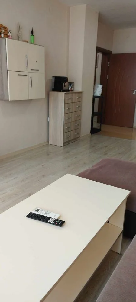 Quartal. ”Druschba” - zu verkaufen ein Schlafzimmer, Backstein-Wohnung, möbliert + angrenzende Land-0 кв. ”Дружба” - продава двустаен, тухлен апартамент, обзаведен + прилежаща земя - 0