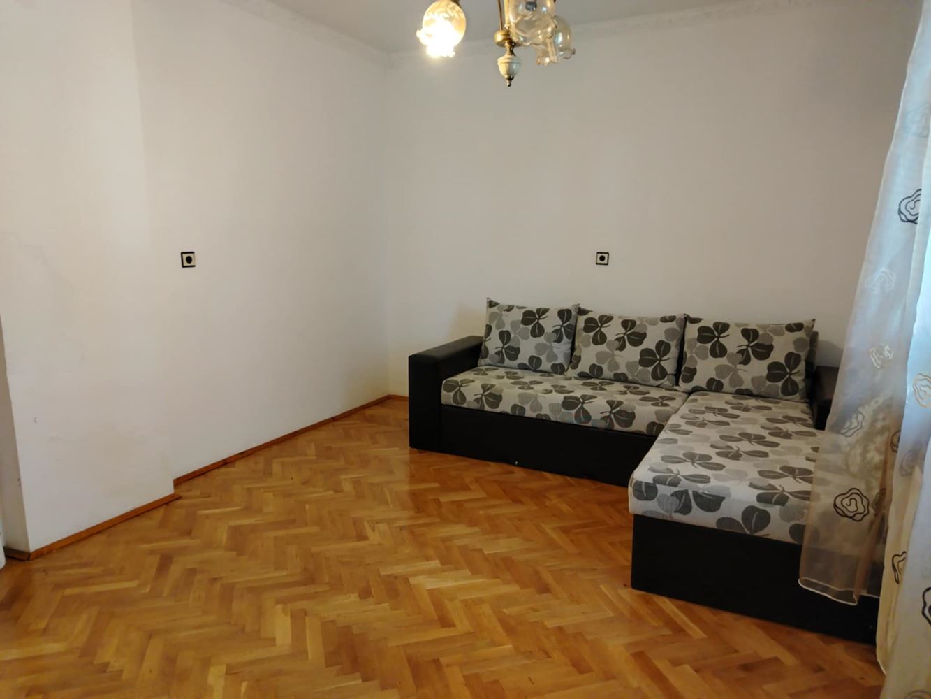 кв. ”НОВО СЕЛО” - продава триетажна къща, масивна, плоча, подходяща за 2 и повече семейства - 0
