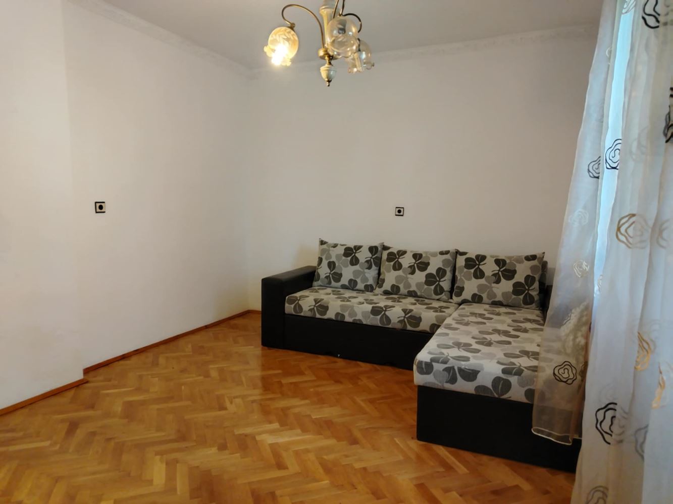 кв. ”НОВО СЕЛО” - продава триетажна къща, масивна, плоча, подходяща за 2 и повече семейства - 0