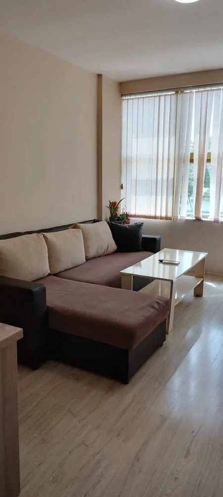 Quartal. ”Druschba” - zu verkaufen ein Schlafzimmer, Backstein-Wohnung, möbliert + angrenzende Land-0 кв. ”Дружба” - продава двустаен, тухлен апартамент, обзаведен + прилежаща земя - 0