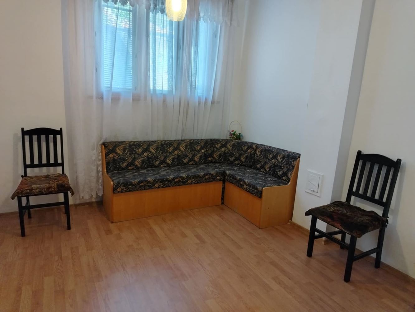 кв. ”НОВО СЕЛО” - продава триетажна къща, масивна, плоча, подходяща за 2 и повече семейства - 0