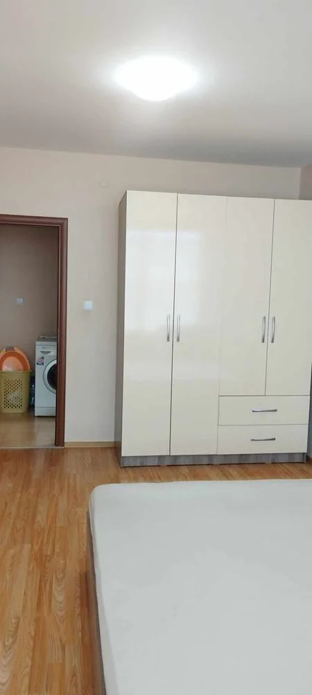 Quartal. ”Druschba” - zu verkaufen ein Schlafzimmer, Backstein-Wohnung, möbliert + angrenzende Land-0 кв. ”Дружба” - продава двустаен, тухлен апартамент, обзаведен + прилежаща земя - 0