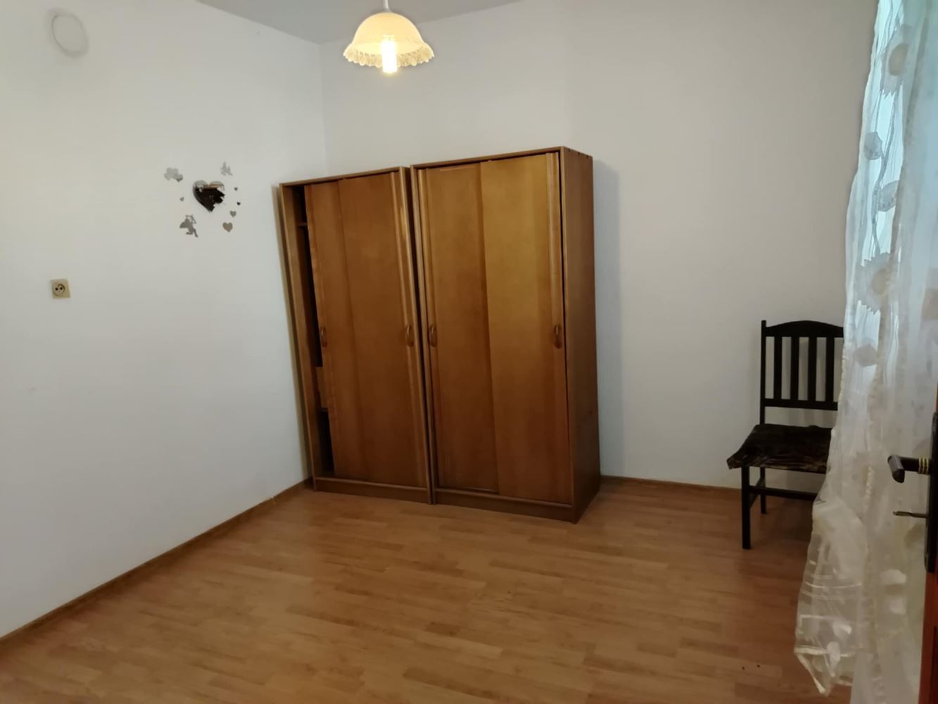 кв. ”НОВО СЕЛО” - продава триетажна къща, масивна, плоча, подходяща за 2 и повече семейства - 0