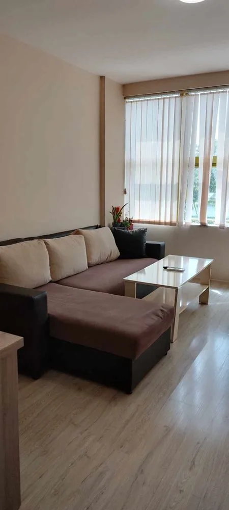 Quartal. ”Druschba” - zu verkaufen ein Schlafzimmer, Backstein-Wohnung, möbliert + angrenzende Land-0 кв. ”Дружба” - продава двустаен, тухлен апартамент, обзаведен + прилежаща земя - 0