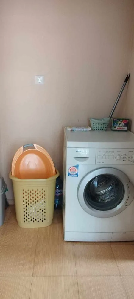 Quartal. ”Druschba” - zu verkaufen ein Schlafzimmer, Backstein-Wohnung, möbliert + angrenzende Land-0 кв. ”Дружба” - продава двустаен, тухлен апартамент, обзаведен + прилежаща земя - 0