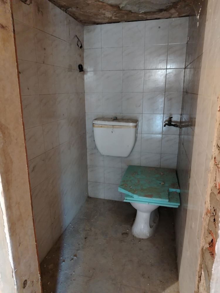 кв. ”НОВО СЕЛО” - продава триетажна къща, масивна, плоча, подходяща за 2 и повече семейства - 0