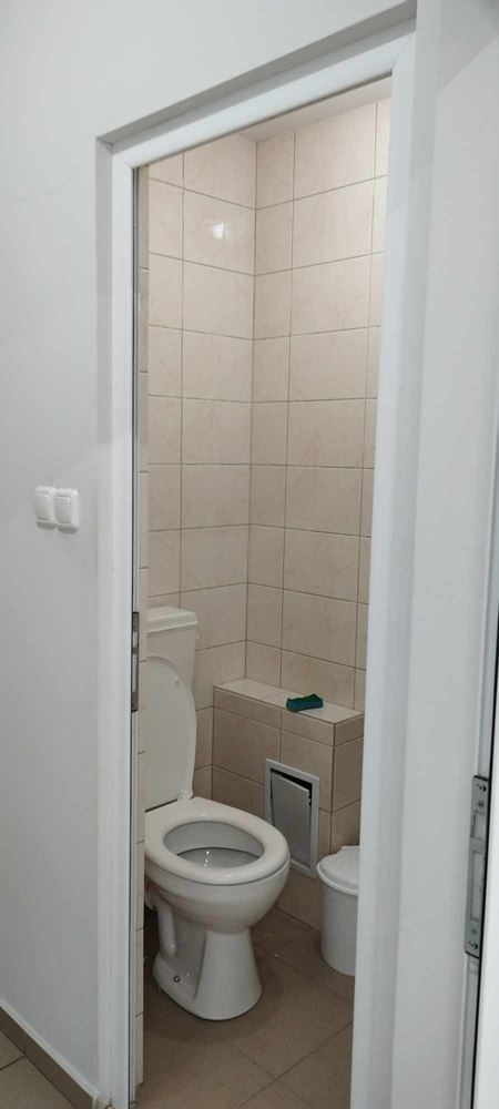 Център - недалеч от НТС - продава партерно помещение подходящо за различни видове дейност - 0