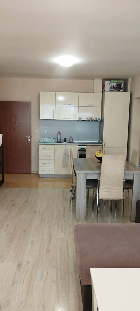 Quartal. ”Druschba” - zu verkaufen ein Schlafzimmer, Backstein-Wohnung, möbliert + angrenzende Land-0 кв. ”Дружба” - продава двустаен, тухлен апартамент, обзаведен + прилежаща земя - 0