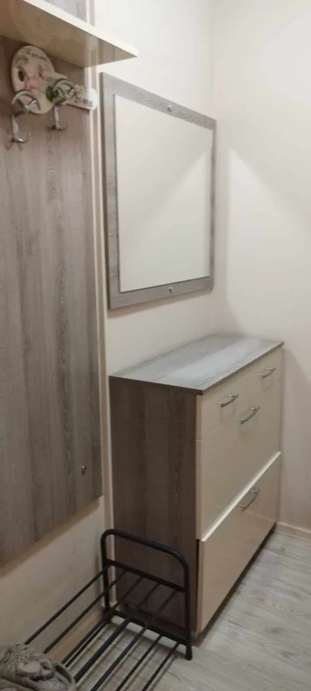 Quartal. ”Druschba” - zu verkaufen ein Schlafzimmer, Backstein-Wohnung, möbliert + angrenzende Land-0 кв. ”Дружба” - продава двустаен, тухлен апартамент, обзаведен + прилежаща земя - 0