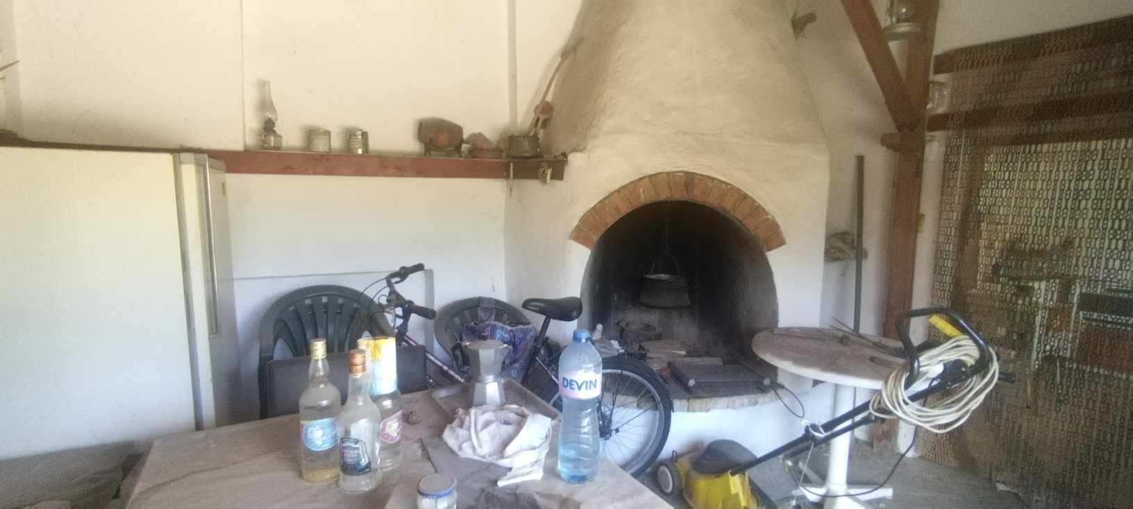 Център - продава къща с парцел. Голямо лице на централна улица. - 0