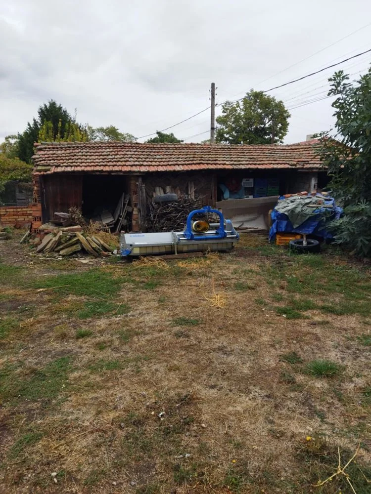Zum Verkauf steht ein Eckgrundstück in dem Dorf von. 374 sq.m., neben der Schule-0 Продава се ъглов парцел в кв. Речица - 374 кв.м., до училище - 0