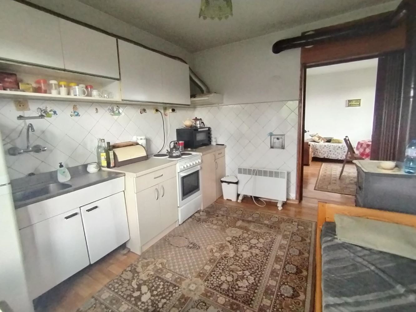 Масивна, двуетажна тухлена къща на плоча в с. Ковачите - 0