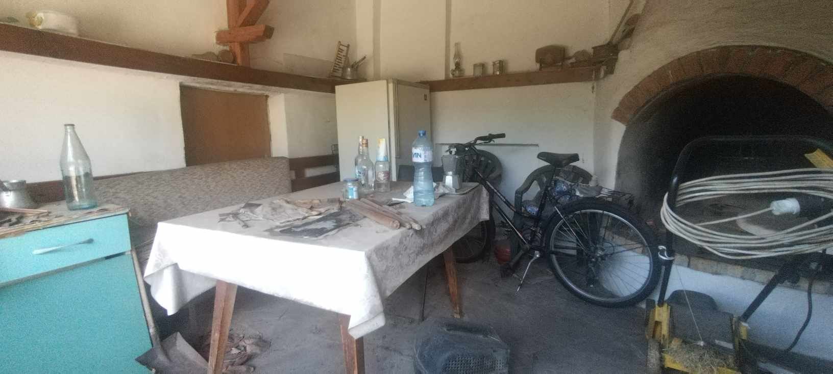 Център - продава къща с парцел. Голямо лице на централна улица. - 0