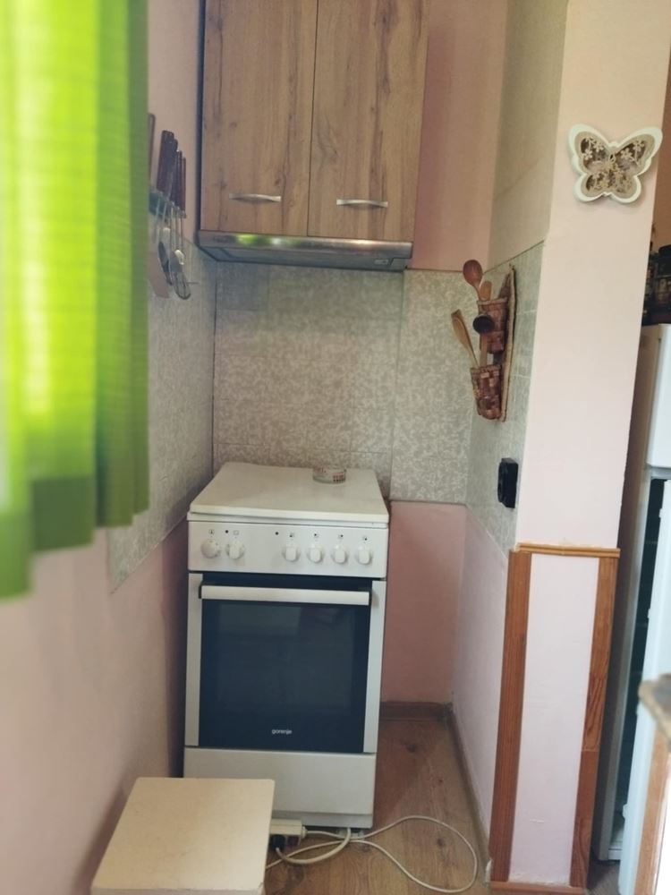Двустаен апартамент, до пл. Левски, ТЕЦ, обзаведен - 0