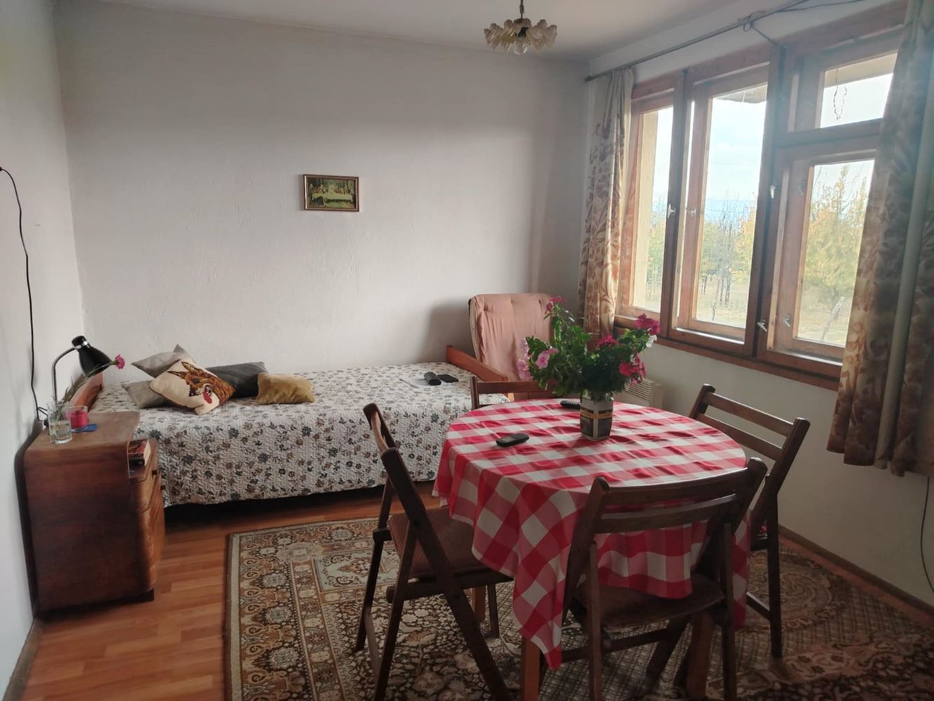 Масивна, двуетажна тухлена къща на плоча в с. Ковачите - 0