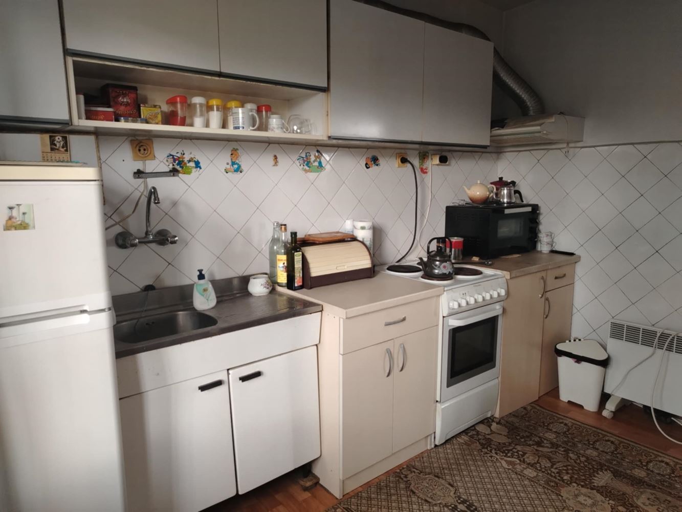 Масивна, двуетажна тухлена къща на плоча в с. Ковачите - 0