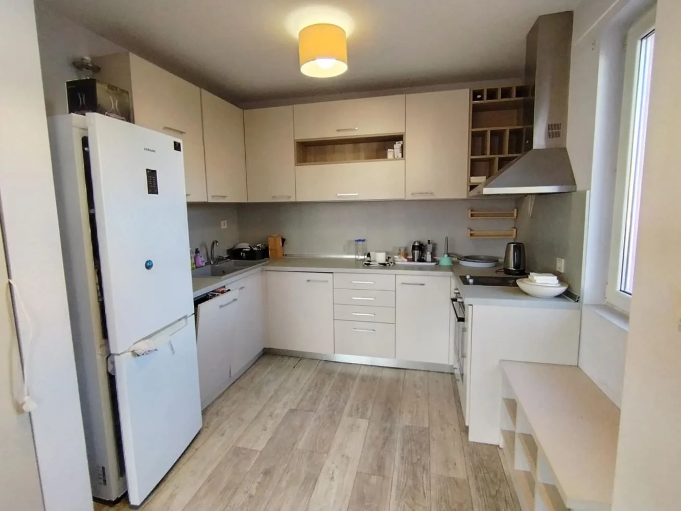 Broad Center - zwei Schlafzimmer, möbliert, Niederflur, Garage-0 Shirak-Zentrum – Dreizimmerwohnung, möbliert, unteres Stockwerk, Garage – 0