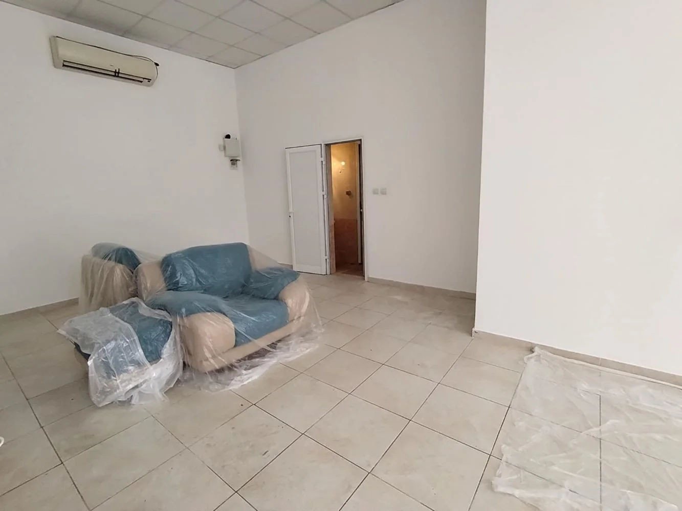 Geschäft/Büro zur Miete in sq. Neubau, ausgezeichnete Lage-0 Ladenlokal/Büro zu vermieten im Stadtteil Mladost – Neubau, hervorragende Lage – 0