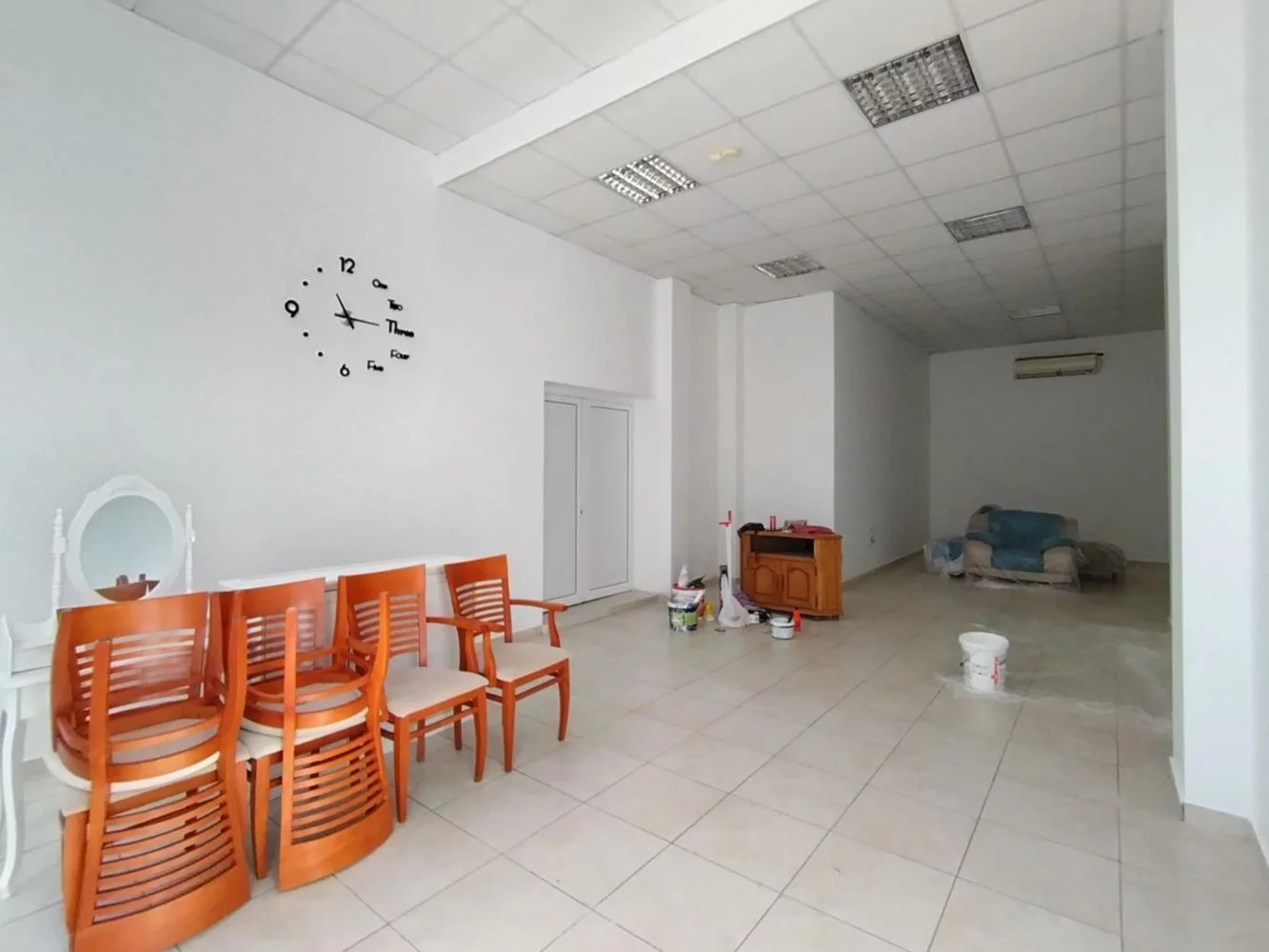 Geschäft/Büro zur Miete in sq. Neubau, ausgezeichnete Lage-0 Ladenlokal/Büro zu vermieten im Stadtteil Mladost – Neubau, hervorragende Lage – 0