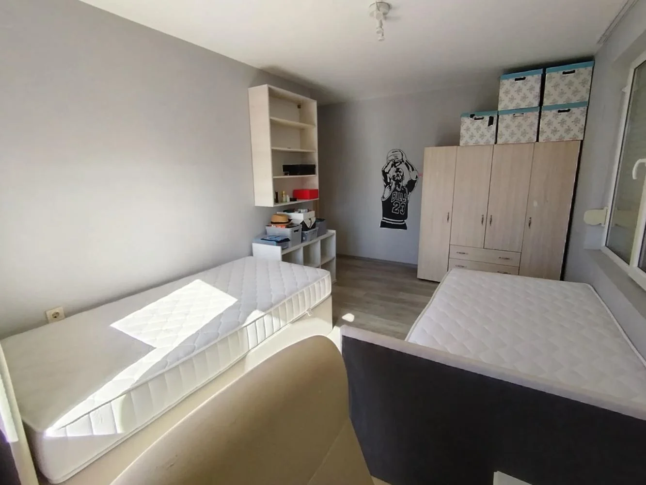 Broad Center - zwei Schlafzimmer, möbliert, Niederflur, Garage-0 Shirak-Zentrum – Dreizimmerwohnung, möbliert, unteres Stockwerk, Garage – 0