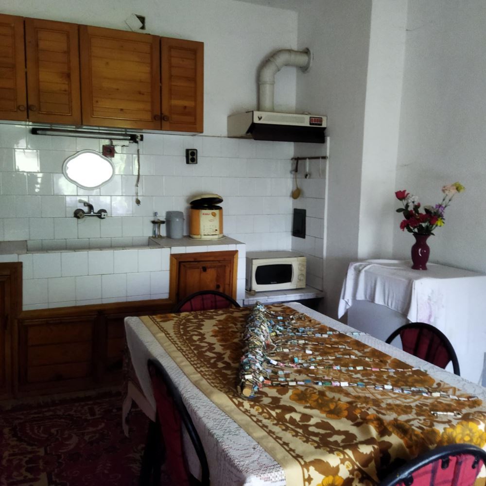 Двуетажна тухлена къща с двор 880 кв.м. в центъра на гр. Кермен - 0