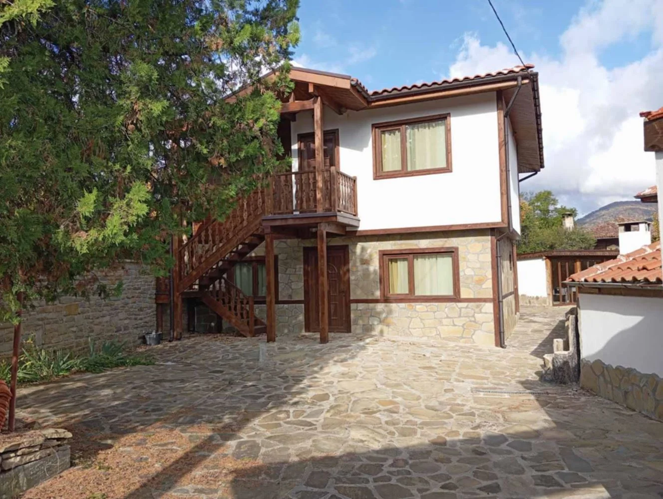 Einzigartiges Renaissance-Haus mit modernem Komfort und Sauna in dem malerischen Dorf. Medven-0 Einzigartiges Haus aus der Zeit der Nationalen Wiedergeburt mit modernem Komfort und Sauna im malerischen Dorf Medven – 0