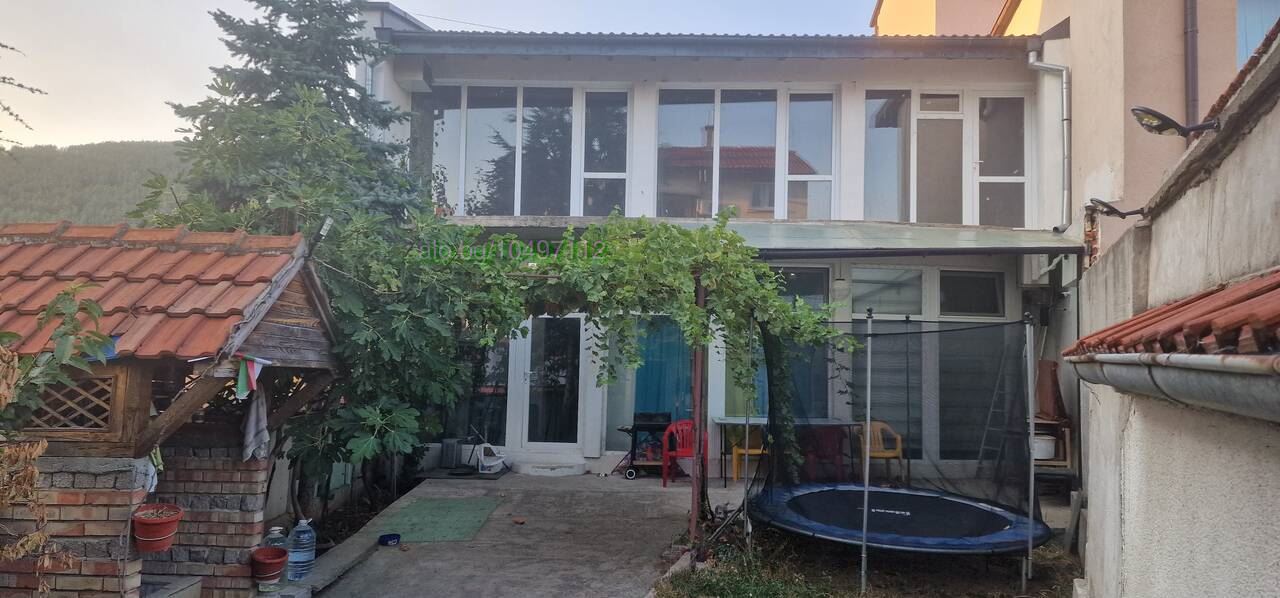 кв. ”Ново село” – юг, двуетажна къща подходяща за две семейства-0 кв. ”Ново село” - юг, двуетажна къща подходяща за две семейства - 0