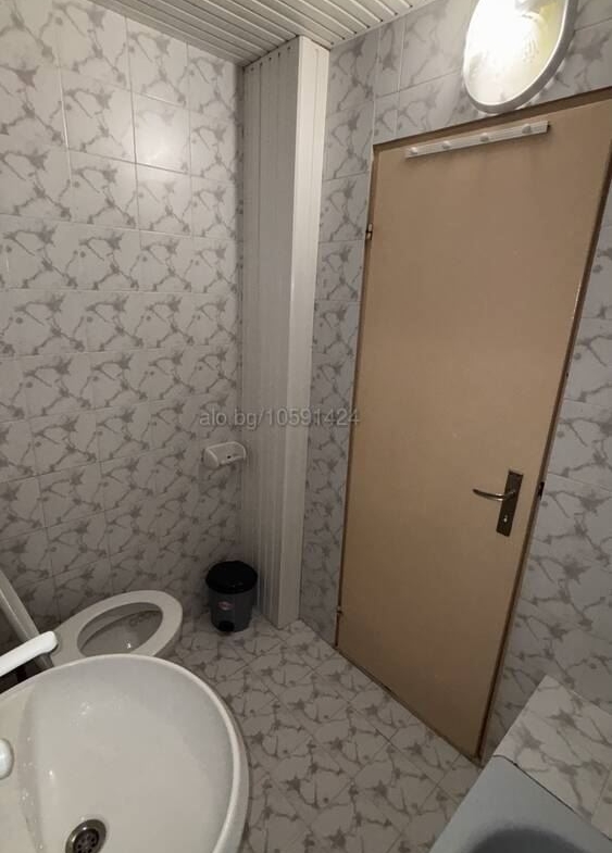 563