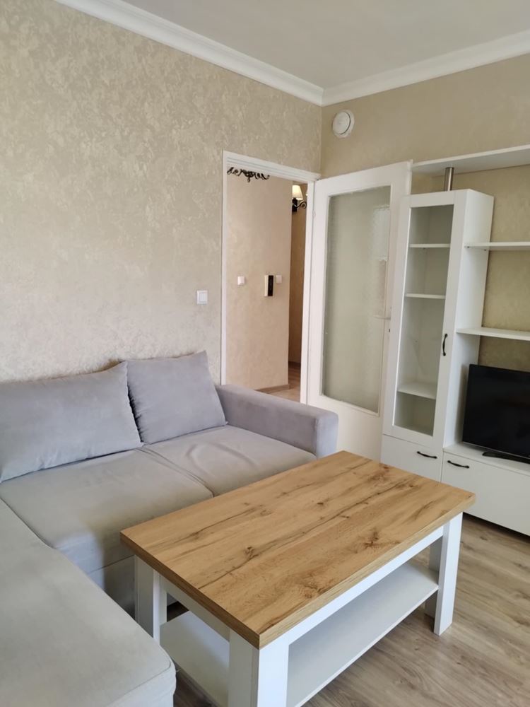 Център, Тухлена гарсониера с ТЕЦ, две самостоятелни стаи, след ремонт, обзаведена, ет.2, асансьор - 0