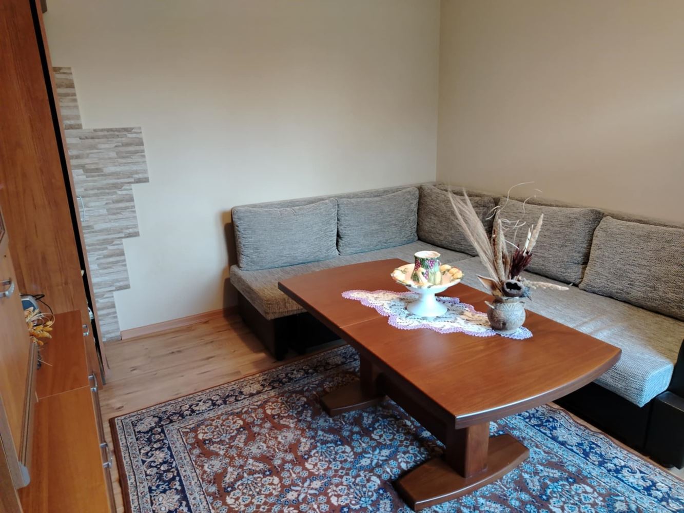 Продава се реновирана и обзаведена къща с фотоволтаична система в с. Блатец - 0