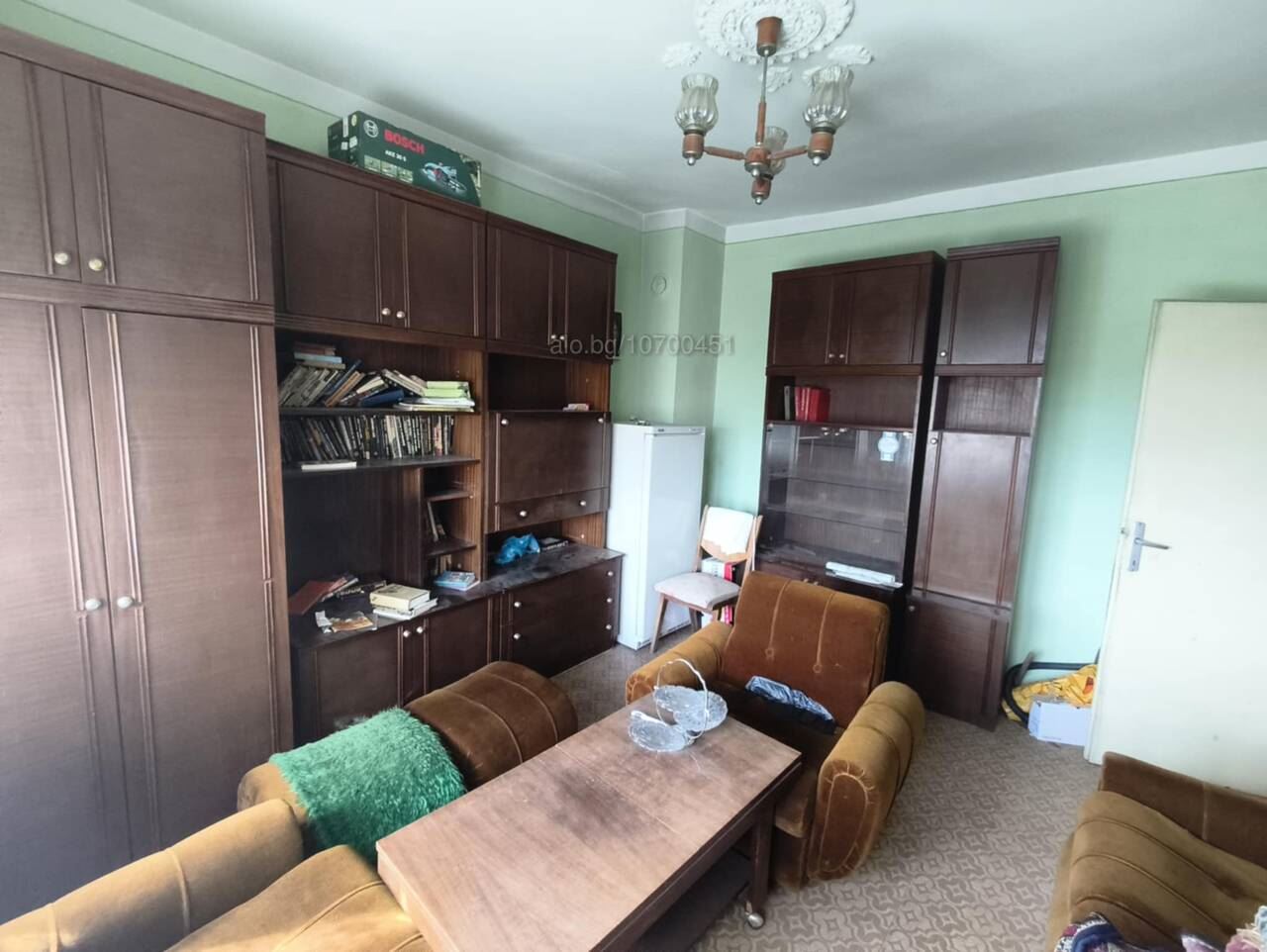 Просторен 3-стаен апартамен на централна улица – до училище и магазин-0 Просторен 3-стаен апартамен на централна улица - до училище и магазин - 0