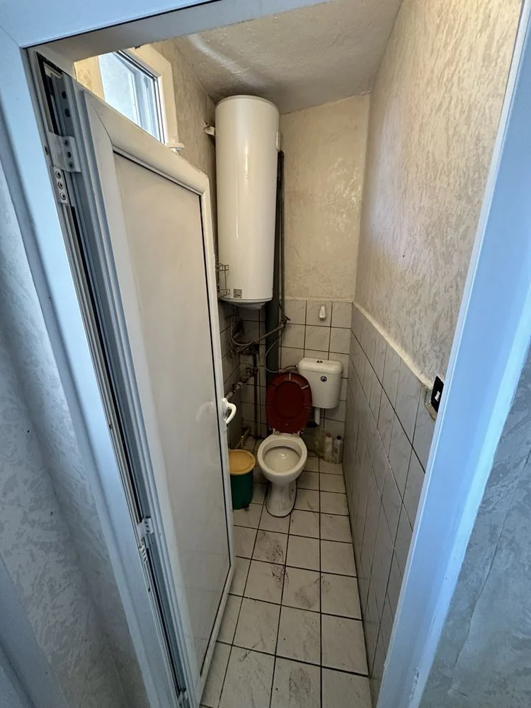 Zweistöckiges Haus mit Panoramablick und drei separaten Wohnungen im Viertel. Komluka-0 Двуетажна къща с панорама и три самостоятелни жилища в кв. Комлука - 0