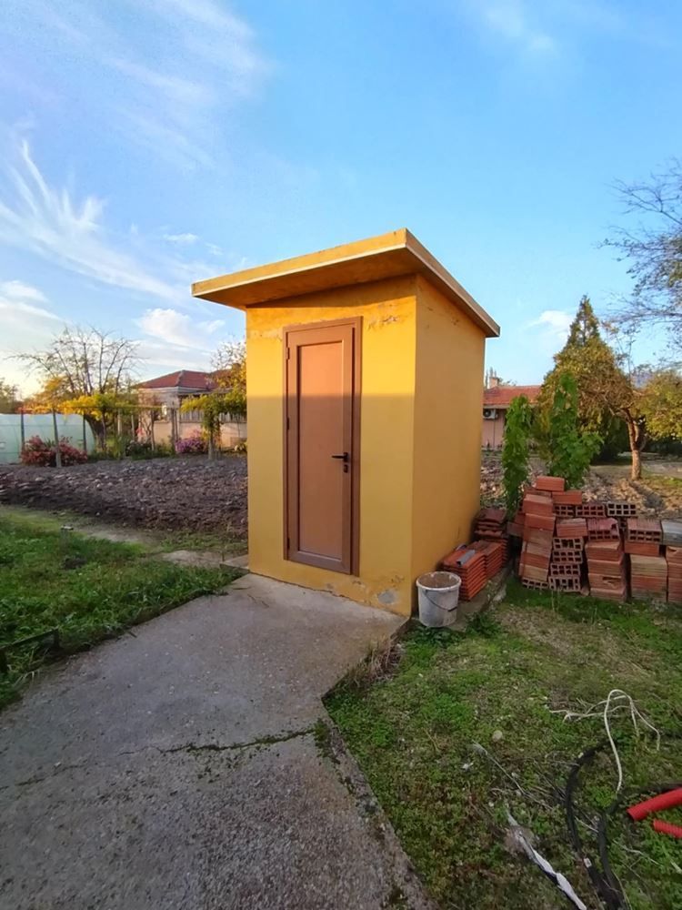 Продава се реновирана и обзаведена къща с фотоволтаична система в с. Блатец - 0