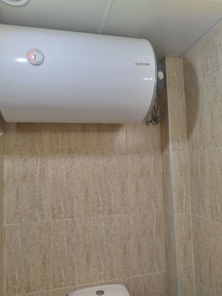 Център, Тухлена гарсониера с ТЕЦ, две самостоятелни стаи, след ремонт, обзаведена, ет.2, асансьор - 0